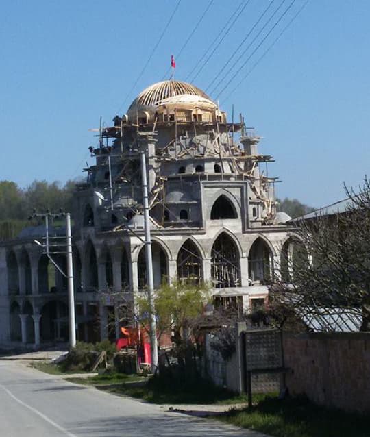 Vatandaşlar o cami için yardım bekliyor