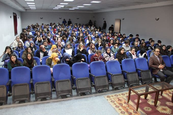 Yazar Topbaş, liseli öğrencilerle buluştu