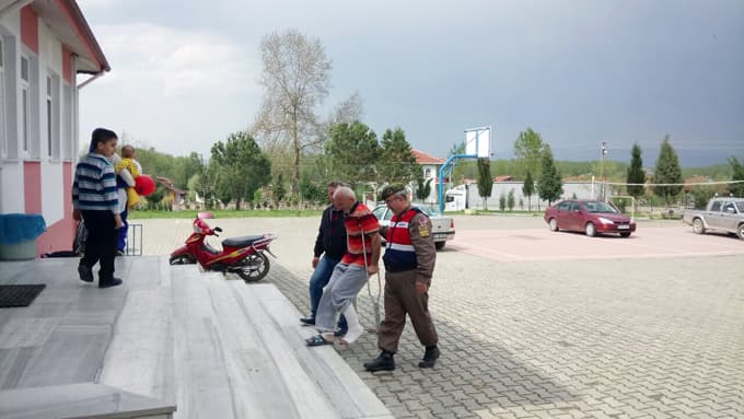 Jandarma ekipleri, millete el uzatmaya devam ediyor