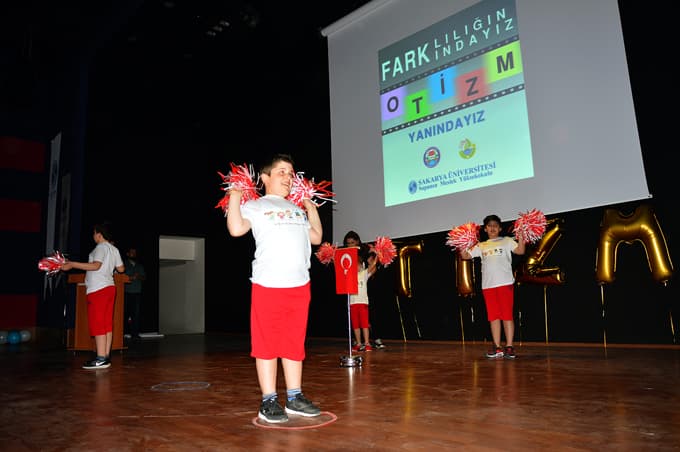 Otizm farkındalık için Sapanca'da bir araya geldiler