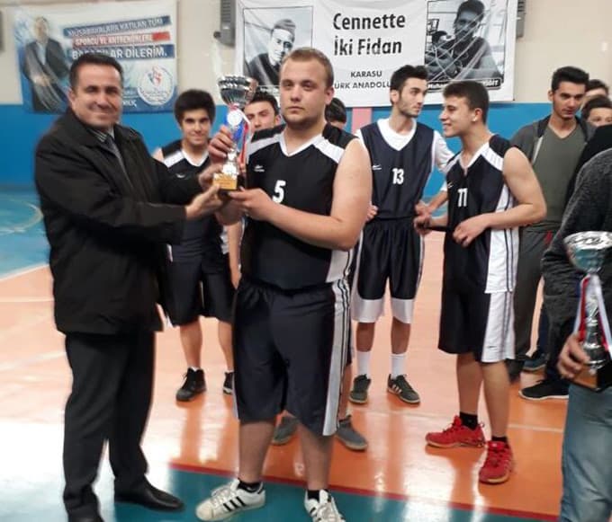 Karasu'da Okul Sporları Şampiyonları belli oldu