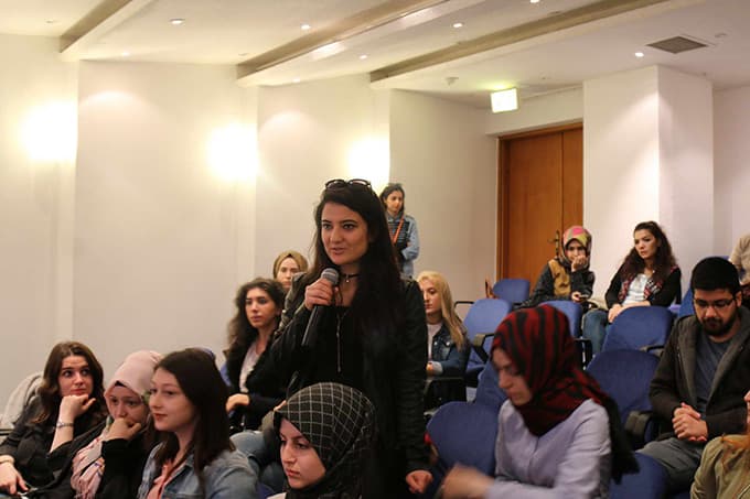 Rektör Elmas öğrencilerin sorularını yanıtladı