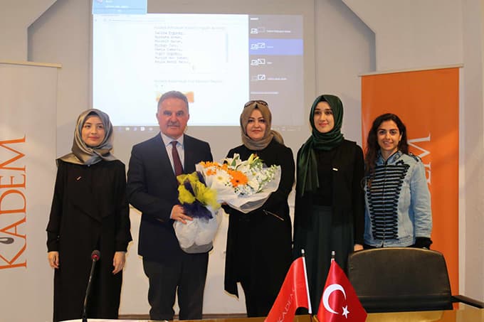 Rektör Elmas öğrencilerin sorularını yanıtladı