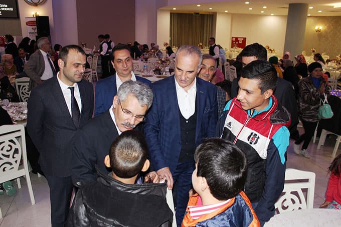 Yetim ve öksüz çocuklarla bir araya geldiler