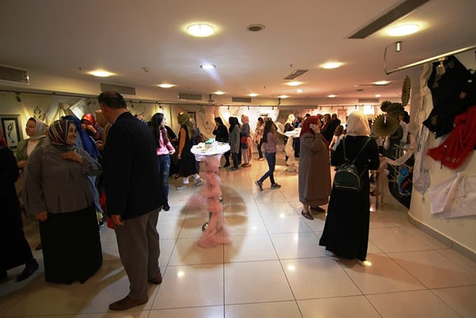 El Sanatları Nakış Sergisi Açıldı