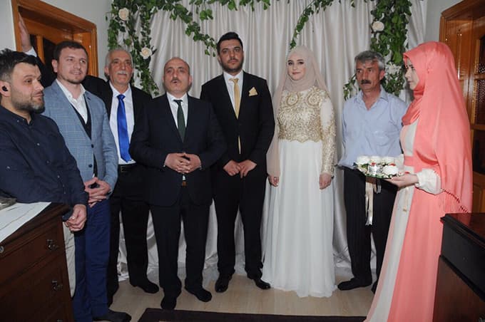 Ak Parti'de nişan heyecanı