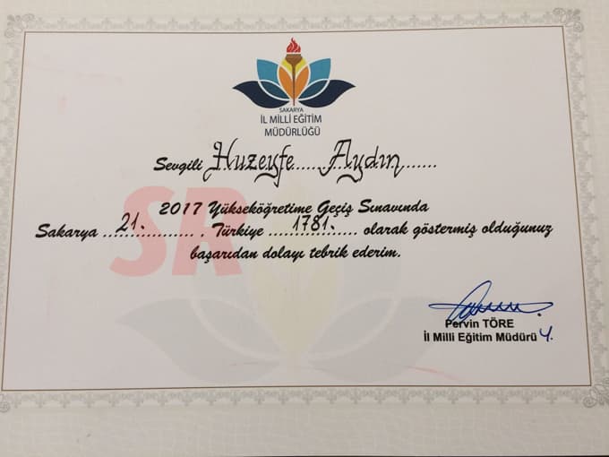 Görme engelli Huzeyfe, başarı plaketini aldı