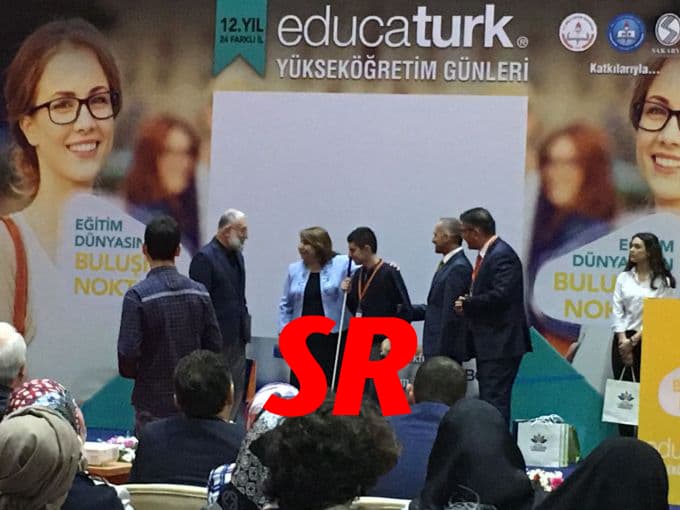 Görme engelli Huzeyfe, başarı plaketini aldı