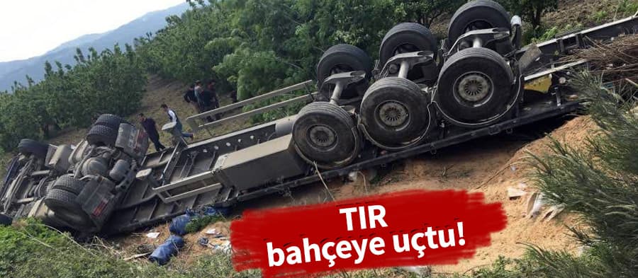 Pamukova'da TIR devrildi!