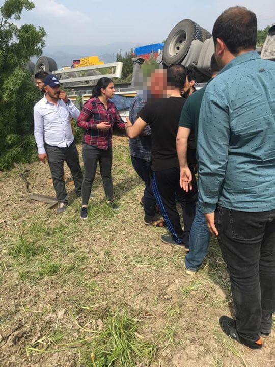 Pamukova'da TIR devrildi!