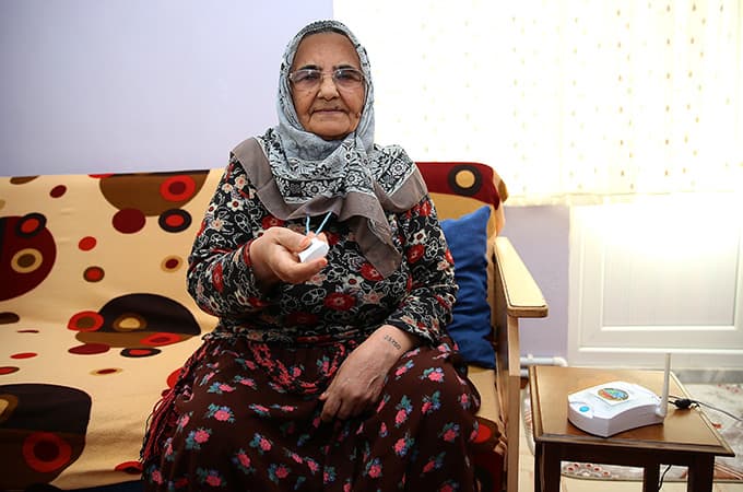 Yaşlılar bir tuşla "hizmet" alıyor