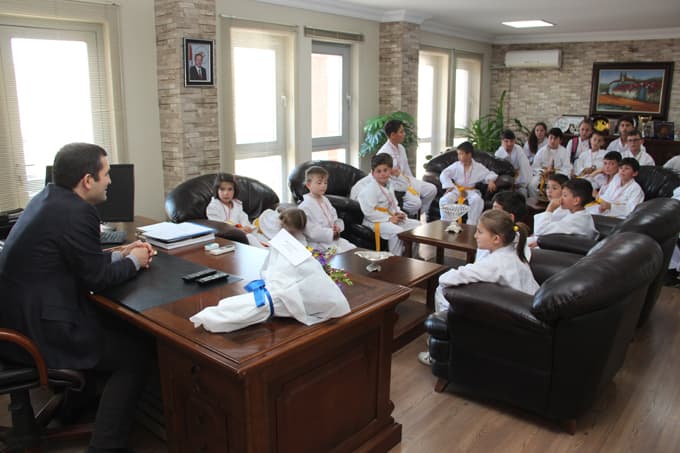 Karatecilerden Kaymakam Erdoğan'a ziyaret