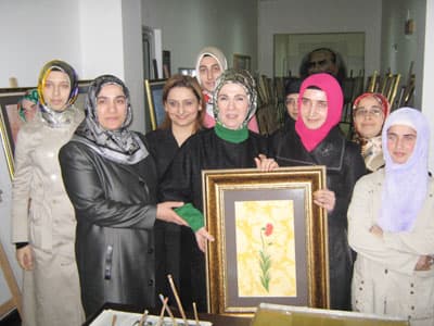 Emine Erdoğan'ın Ebru Merakı