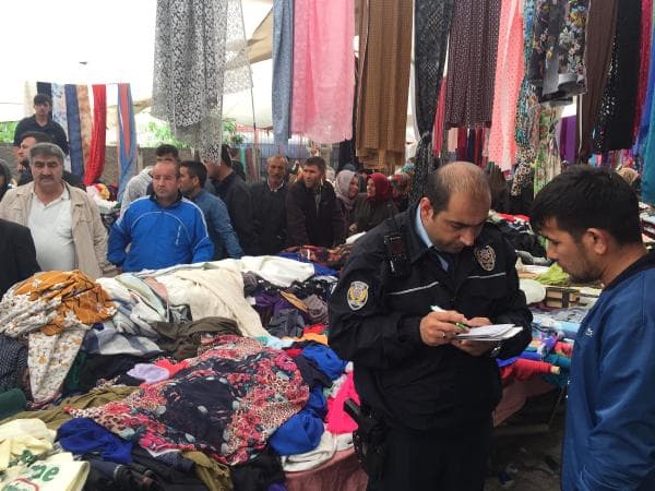 Çarşamba Pazarı'nda müşteri esnafı vurdu!