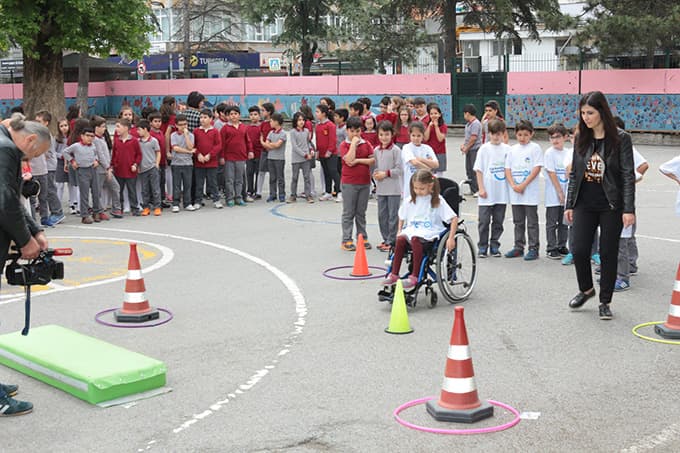 Sakarya'da 180 bin öğrenci gözlerini, kulaklarını kapattı