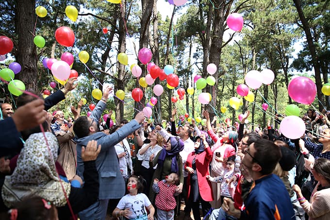 Engellilerden balonlu, düdüklü, farkındalık etkinliği