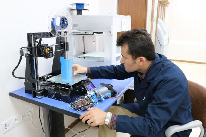 Bu robot elinde felç olan hastalara umut olacak