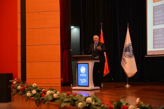 Rektör Elmas, "Göğsümüzü gere gere anlatabiliyoruz"
