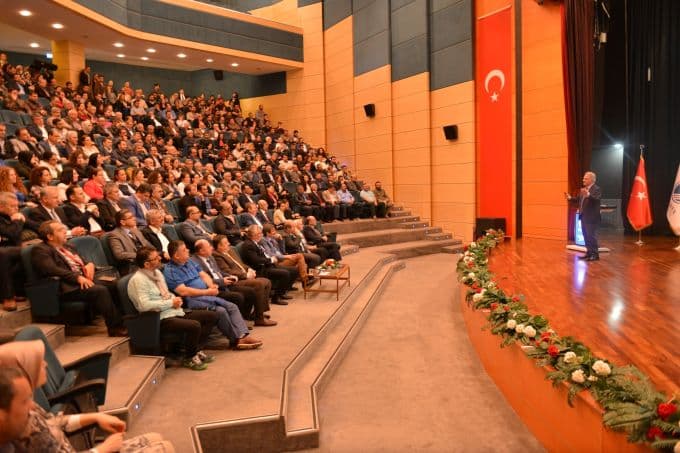 Rektör Elmas, "Göğsümüzü gere gere anlatabiliyoruz"