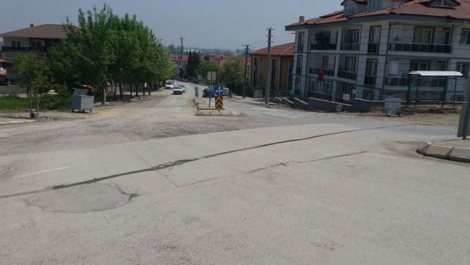 Vatandaştan "bozuk yol" tepkisi