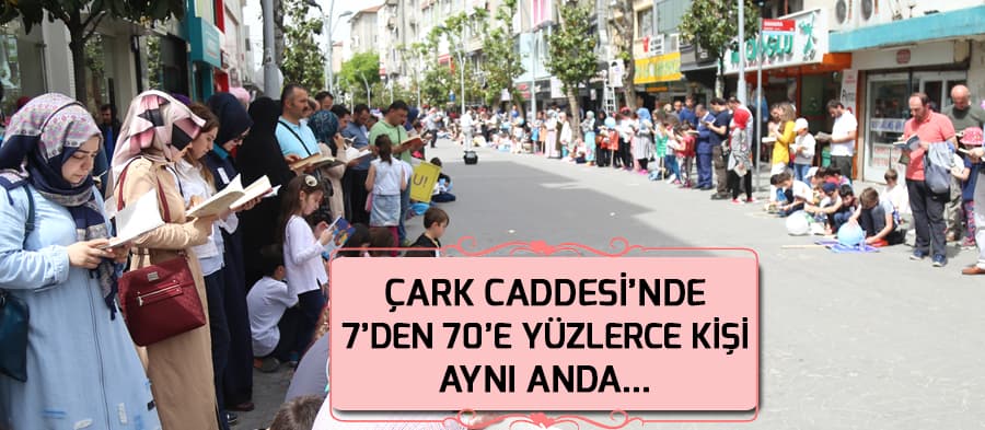 Yüzlerce kişi Çark Caddesi'nde...