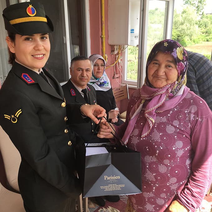 Jandarma'dan anneler günü jesti
