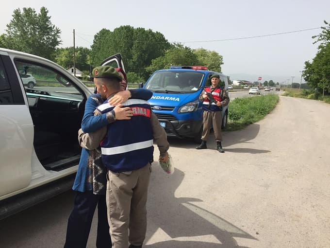 Jandarma'dan anneler günü jesti