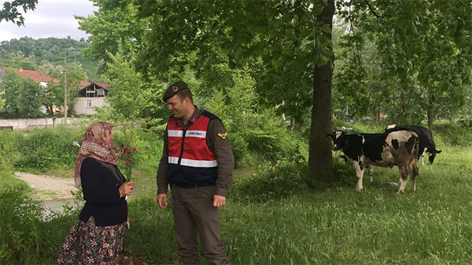 Jandarma'dan anneler günü jesti
