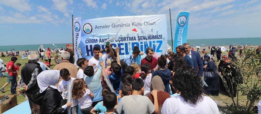 Kocaali'de uçurtmalar anneler için uçtu