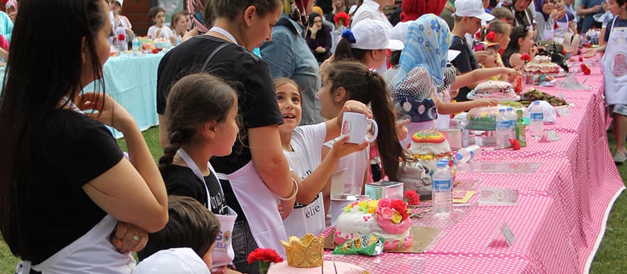 En özel pastalar anneler için yarıştı