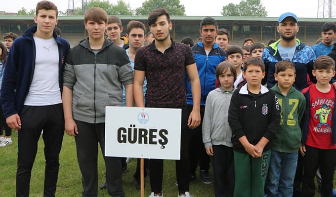 Genç sporcular, bayrama hazırlanıyor