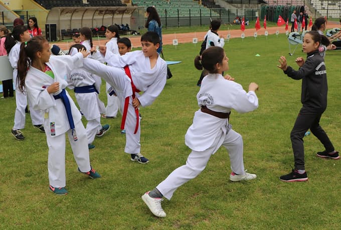 Genç sporcular, bayrama hazırlanıyor