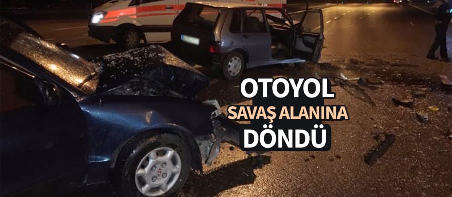 Otomobiller kafa kafaya çarpıştı