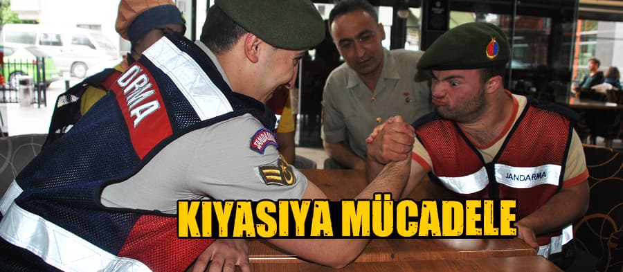 Jandarma Down Sendromlu gençlerle bilek güreşi yaptı