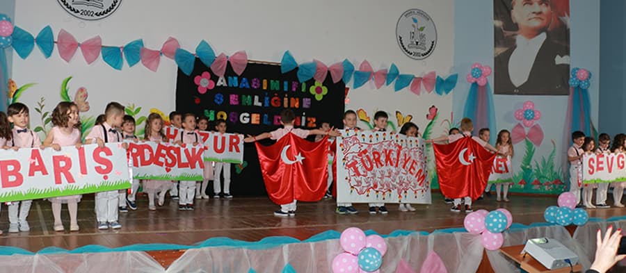 Minikler şenlik havası estirdi