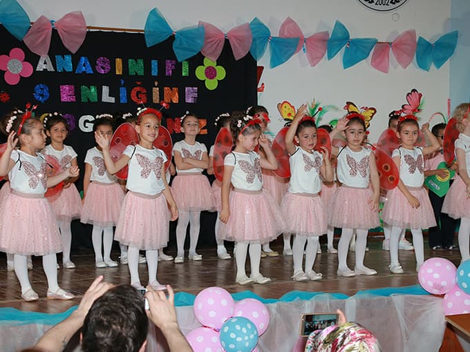 Minikler şenlik havası estirdi