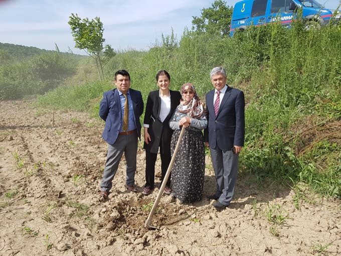 Söğütlü protokolünden çiftçilere ziyaret