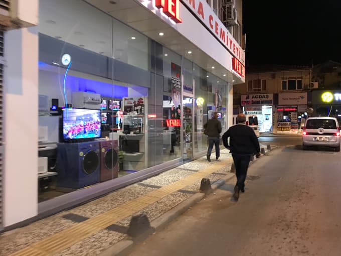Uzun Çarşı'da alkollü şahıs pompalı tüfekle ateş edince...