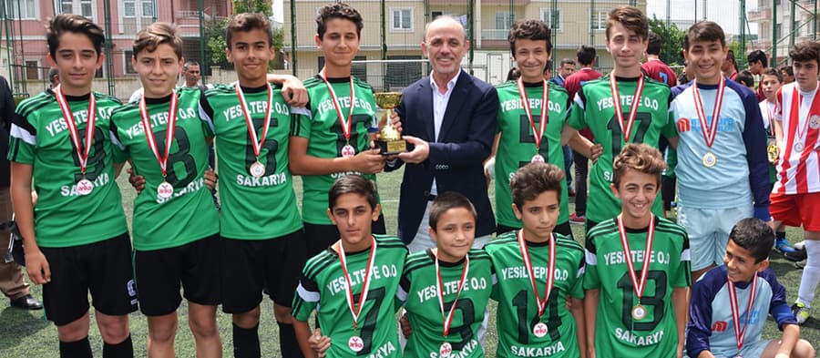 Şampiyonluk Kupasını Başkan Öztürk verdi