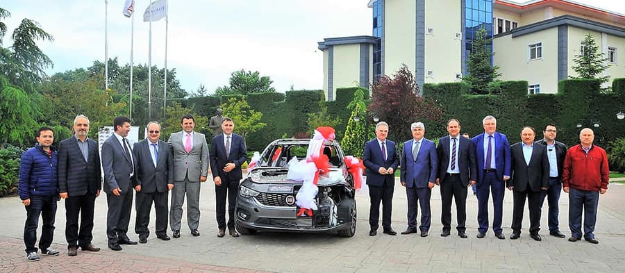 Sakarya Üniversitesine araç hibe edildi