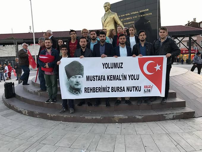 CHP'li gençler çirkin saldırıya tepki gösterdi