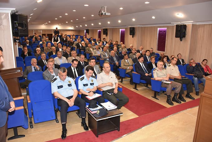 Vali Coş Hendekli muhtarları dinledi