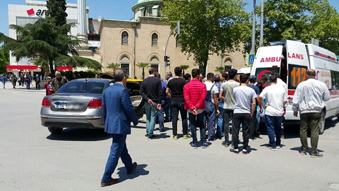 Yeni Camii'deki kavşakta kaza