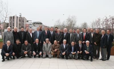 <font size="2"><font face="Arial"><strong>A&ccedil;ılış To&ccedil;oğlu'nun</strong><br /><br />AK Parti Sakarya B&uuml;y&uuml;kşehir Belediye Başkan adayı Zeki To&ccedil;oğlu; AK Parti Sakarya Milletvekili Hasan Ali &Ccedil;elik ile birlikte S&ouml;ğ&uuml;tl&uuml; muhtarlarıyla bir araya geldi. Elegante Kafe'de kahvaltıda muhtarların isteklerini dinleyen Zeki To&ccedil;oğlu, g&ouml;reve geldiklerinde yapacaklarını da anlattı. Ger&ccedil;ekleştirilen programa S&ouml;ğ&uuml;tl&uuml; Belediye Başkanı Ertuğrul &Ouml;zcan da katıldı. Programda ilk konuşmayı Zeki To&ccedil;oğlu yaptı.&nbsp;</font></font>