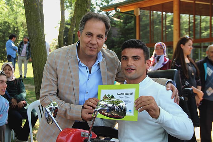 Özel kursiyerler karne heyecanı yaşadı