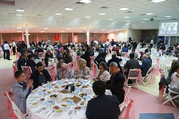 Şehit yakınları iftarda bir araya geldi
