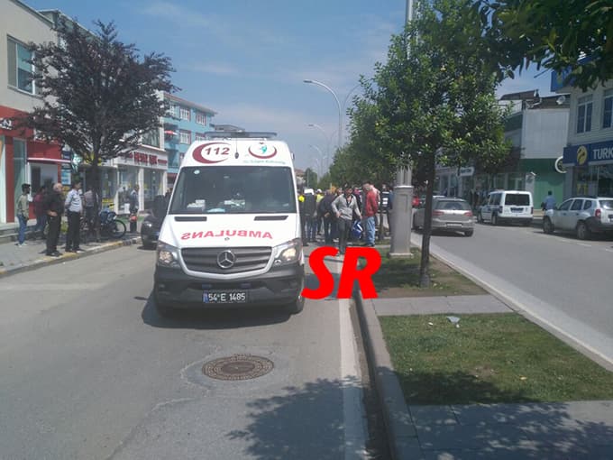 Karşıdan karşıya geçerken otomobil çarptı