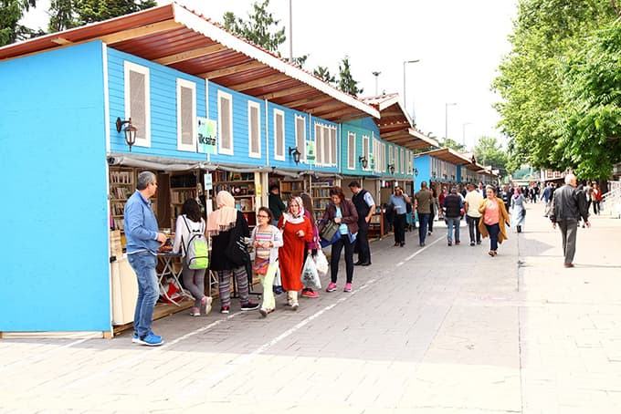 Etiketi yap, kitabı kap