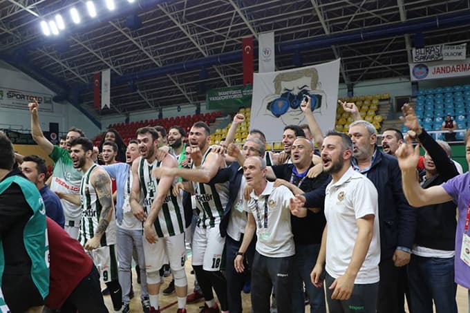 Sakarya Büyükşehir Basket Süper Lig'e yükseldi