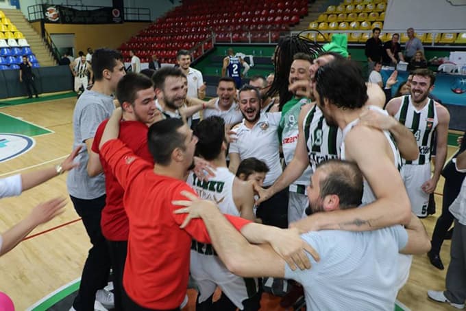 Sakarya Büyükşehir Basket Süper Lig'e yükseldi